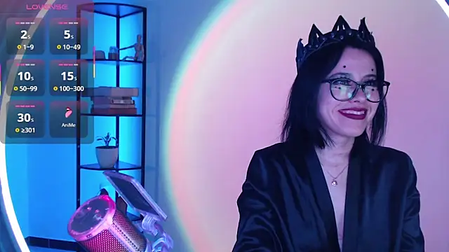 Snapshot of girldom chatting on October 2, 4:08 am girldom online show from October 2, 4:08 am