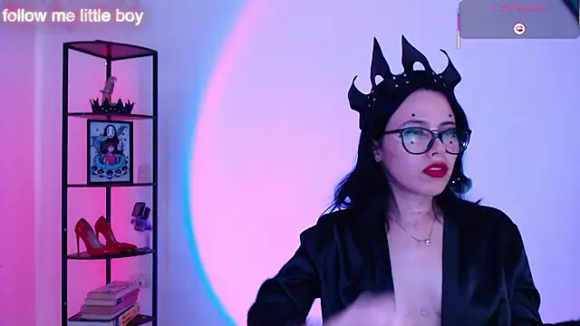 girldom online show from January 14, 9:42 pm