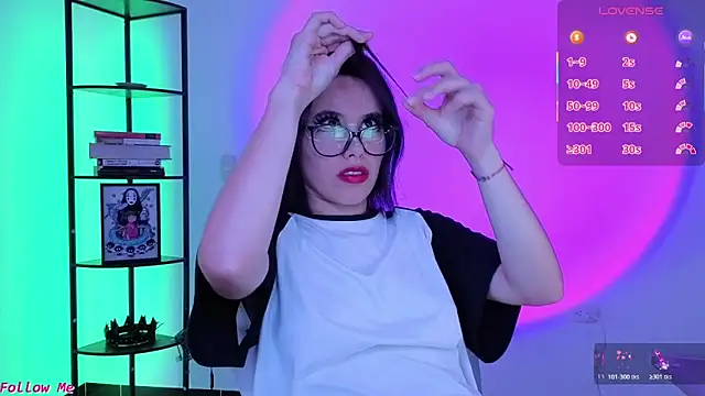 girldom online show from March 20, 3:39 pm