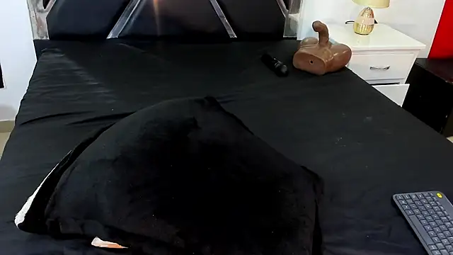 Snapshot of Michelle_Lewis_ chatting on October 23, 12:15 pm Michelle Lewis online show from October 23, 12:15 pm