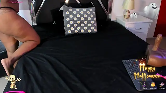 Snapshot of Michelle_Lewis_ chatting on October 31, 4:52 pm Michelle Lewis online show from October 31, 4:52 pm