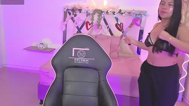 ZURY TAY online show from October 2, 11:39 am