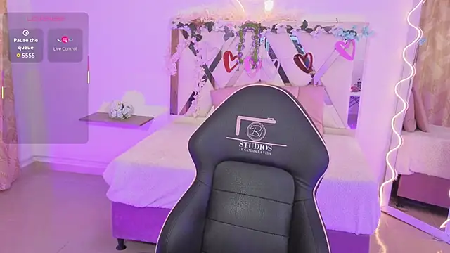 ZURY TAY online show from October 10, 11:42 am