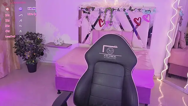 ZURY TAY online show from November 8, 11:54 am