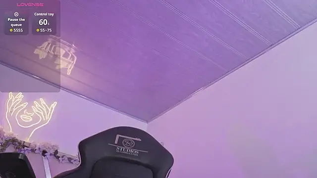 Snapshot of ZURY_TAY chatting on March 6, 11:39 am ZURY TAY online show from March 6, 11:39 am