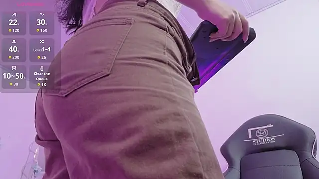 Snapshot of ZURY_TAY chatting on March 12, 11:49 am ZURY TAY online show from March 12, 11:49 am