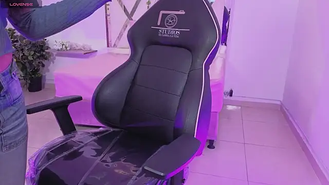 Snapshot of ZURY_TAY chatting on March 21, 11:48 am ZURY TAY online show from March 21, 11:48 am