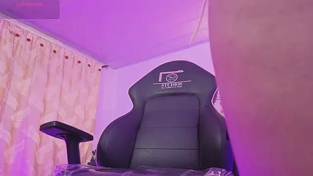 Snapshot of ZURY_TAY chatting on March 27, 12:05 pm ZURY TAY online show from March 27, 12:05 pm