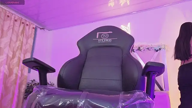 Snapshot of ZURY_TAY chatting on March 28, 11:43 am ZURY TAY online show from March 28, 11:43 am