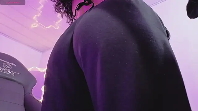 Snapshot of ZURY_TAY chatting on March 31, 11:43 am ZURY TAY online show from March 31, 11:43 am