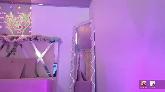 Snapshot of ZURY_TAY chatting on April 1, 11:44 am ZURY TAY online show from April 1, 11:44 am