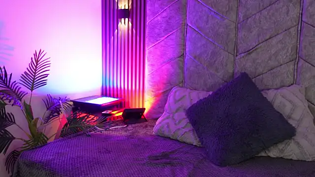 maddy1y  online show from February 24, 12:03 pm