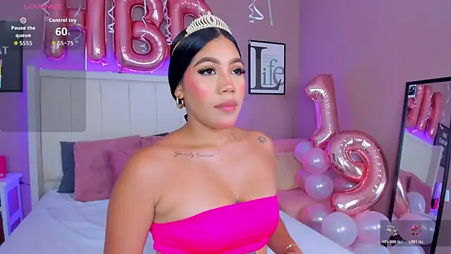 sarahyessica online show from May 9, 7:30 pm