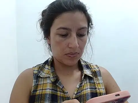 Snapshot of SarahFriendly chatting on May 3, 10:05 pm SarahFriendly online show from May 3, 10:05 pm