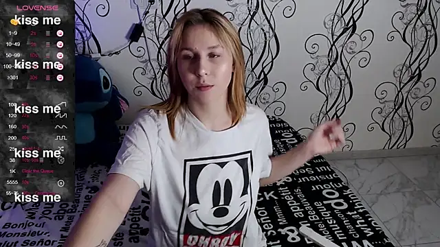 Snapshot of RoyAngela chatting on November 14, 1:54 pm RoyAngela online show from November 14, 1:54 pm