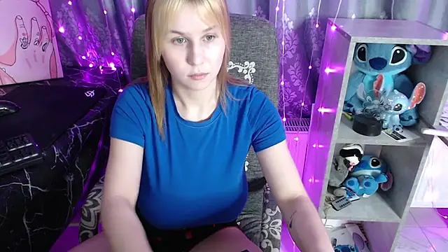 Snapshot of RoyAngela chatting on February 4, 3:45 am RoyAngela online show from February 4, 3:45 am