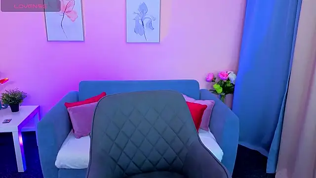 MyEllaLuvs online show from September 27, 8:25 pm