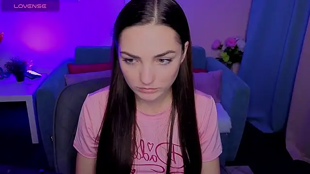 MyEllaLuvs online show from October 4, 8:18 pm