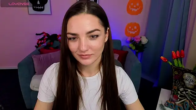 MyEllaLuvs online show from October 31, 2:29 pm