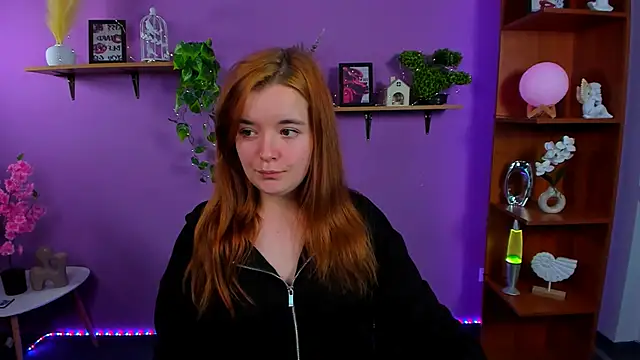 nika-still online show from April 3, 4:05 pm