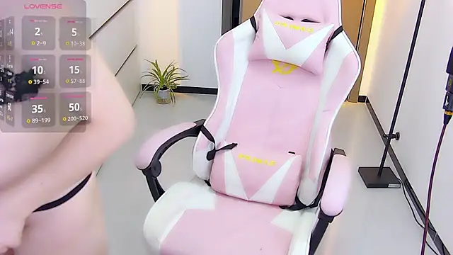 Snapshot of Fioriy66 chatting on September 28, 12:54 pm Fioriy66 online show from September 28, 12:54 pm