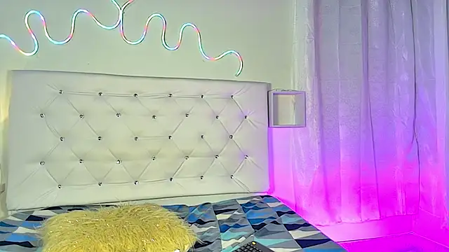 Snapshot of tatixxxvega chatting on September 19, 1:34 pm tatixxxvega online show from September 19, 1:34 pm