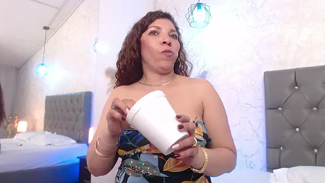 Serena Houstonn online show from May 13, 10:27 pm