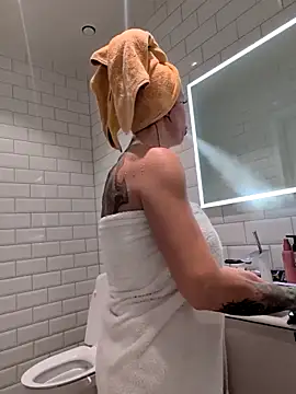 Snapshot of sexygilf82 chatting on November 13, 9:36 pm sexygilf82 online show from November 13, 9:36 pm