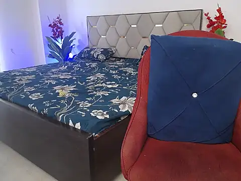 Little queenn online show from September 29, 9:36 am