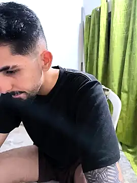 Snapshot of giannis090 chatting on September 30, 4:17 am giannis090 online show from September 30, 4:17 am