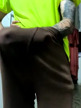 Snapshot of giannis090 chatting on October 7, 5:37 am giannis090 online show from October 7, 5:37 am