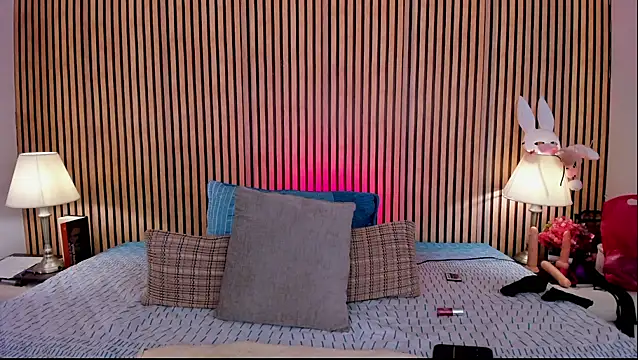 keeyla stone online show from February 7, 11:30 pm