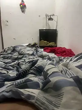 Kaua11225 online show from June 13, 10:51 pm