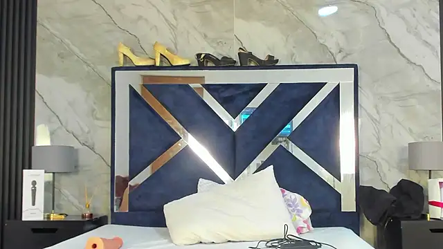 Snapshot of VanessaHard_as chatting on February 17, 7:53 pm VanessaHard as online show from February 17, 7:53 pm