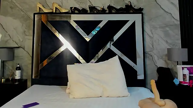 Snapshot of VanessaHard_as chatting on February 24, 7:56 pm VanessaHard as online show from February 24, 7:56 pm