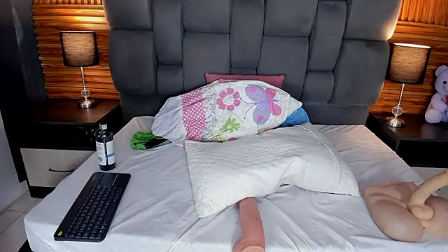 Snapshot of VanessaHard_as chatting on March 7, 3:25 am VanessaHard as online show from March 7, 3:25 am