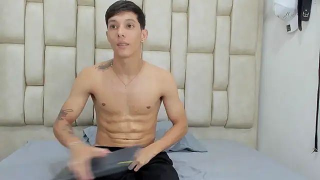 ZafiroAndFlynn online show from January 7, 2:47 am