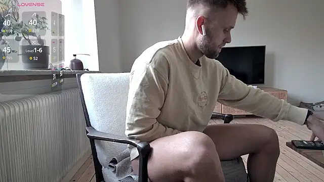 bubblebuttnes online show from October 27, 7:01 am