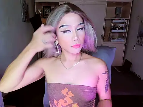 Snapshot of YourNikkieXxx chatting on October 20, 3:34 pm YourNikkieXxx online show from October 20, 3:34 pm