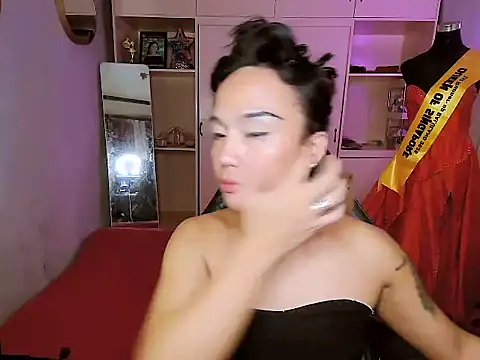 Snapshot of YourNikkieXxx chatting on October 26, 8:15 pm YourNikkieXxx online show from October 26, 8:15 pm