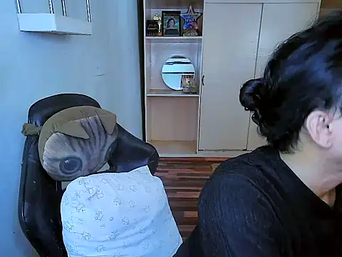 Snapshot of YourNikkieXxx chatting on November 22, 2:32 am YourNikkieXxx online show from November 22, 2:32 am