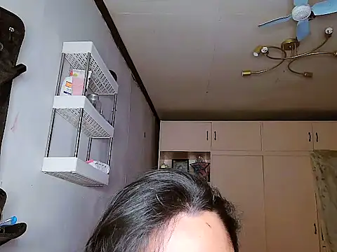 Snapshot of YourNikkieXxx chatting on December 15, 6:34 pm YourNikkieXxx online show from December 15, 6:34 pm