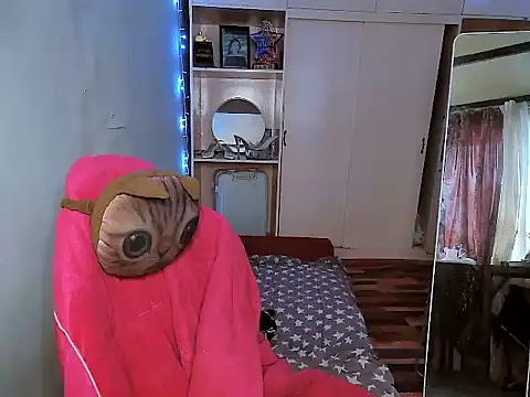 Snapshot of YourNikkieXxx chatting on December 16, 11:43 pm YourNikkieXxx online show from December 16, 11:43 pm