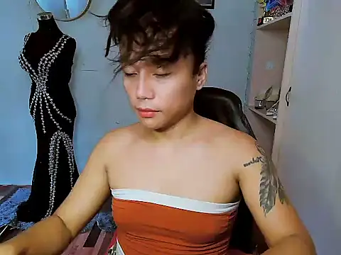 Snapshot of YourNikkieXxx chatting on December 18, 5:02 am YourNikkieXxx online show from December 18, 5:02 am