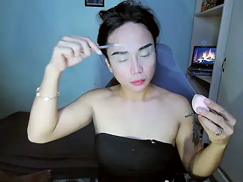 Snapshot of YourNikkieXxx chatting on January 19, 11:25 am YourNikkieXxx online show from January 19, 11:25 am