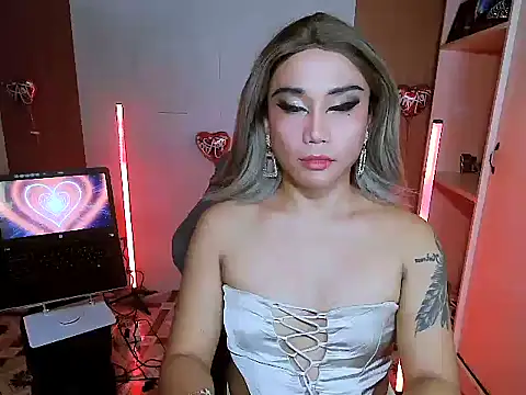 Snapshot of YourNikkieXxx chatting on February 4, 10:26 pm YourNikkieXxx online show from February 4, 10:26 pm