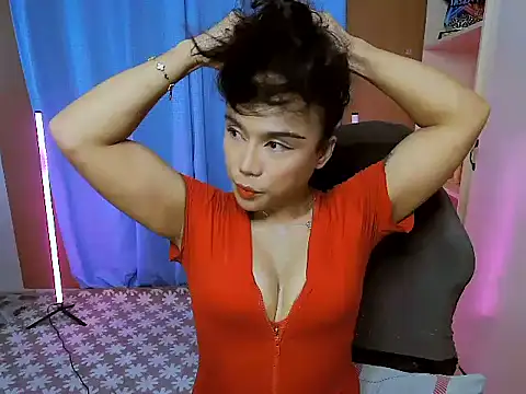Snapshot of YourNikkieXxx chatting on April 22, 7:11 am YourNikkieXxx online show from April 22, 7:11 am