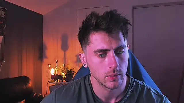 Oscar Miller  online show from October 5, 9:02 pm