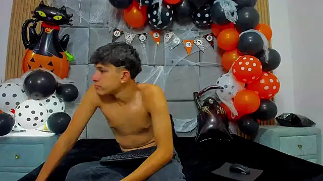 ChanellandMax online show from October 30, 1:12 pm