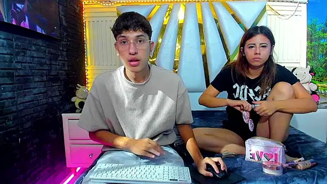 ChanellandMax online show from November 23, 1:33 pm